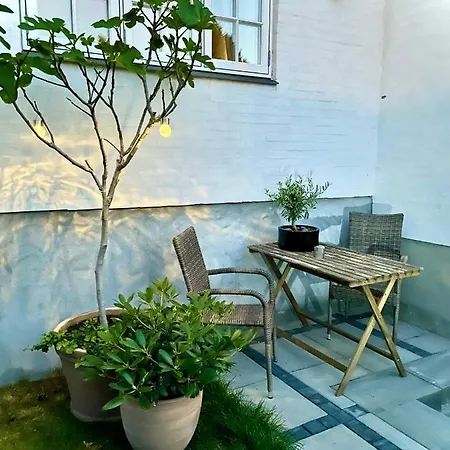 Friendly White House * Glostrup
